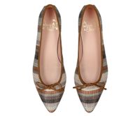 bailarina con punta alargada en rafia a rayas tonos beige y marrones