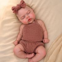 muneca reborn de silicona de 33cm con ojos cerrados cuerpo solido boca abierta y piel pintada tacto suave muneca realista