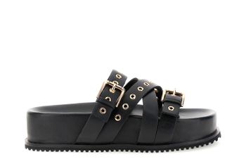 zapatillas de piel con múltiples tiras y tachuelas black