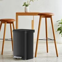cubo de basura de 50 l de 404 x 38 x 585 cm de color negro
