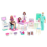 barbie care facility con 4 munecas set medico   con 2 munecas  barbie 1muneco  ken y 1muneca  chelsea con accesorios de hospital mattel hkb02