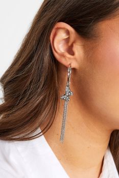 Pendientes Plateados De Aro Con Borla Y Mariposa