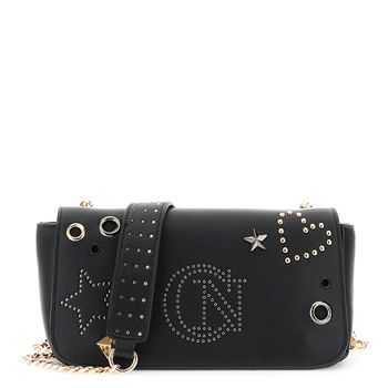bolso de hombro con solapa, remaches y tachuelas black