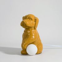 lampara con forma perro de gres amarillo con esfera opaca