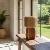 lampara de ratan de color natural y madera de teca reciclada