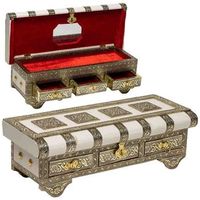 joyero de metal repujado blanco 38x13x12