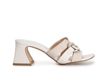 zapatilla de ante y napa con accesorio de cadena sand 38