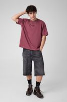 camiseta con logotipo bordado