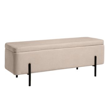 Banqueta baúl tapizada con almacenamiento  en beige y patas negras.