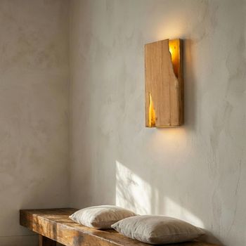 Lámpara de pared de madera marrón