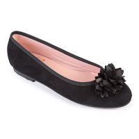 bailarina ante negra flor