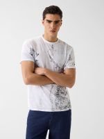 camiseta con estampado grafico