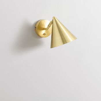 Aplique de pared cónico de acero dorado