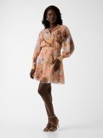 vestido con estampado paisley