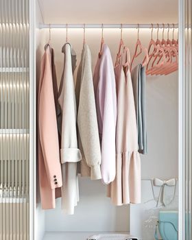 60 perchas de terciopelo antideslizantes de color rosa