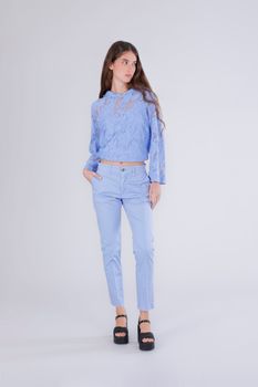pantalones pitillo teñidos en prenda light blu 34