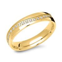 anillo de acero chapado en oro con muchas piedras