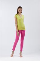 camiseta con cuello de pico y hombreras lemon s