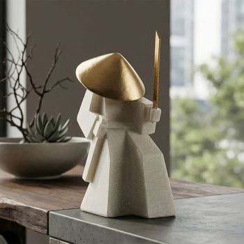 Samurai de resina beige y dorada 14x9x24,5 cm