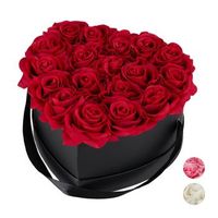 caja de en forma de corazon con 18 negra