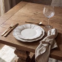 plato llano de loza blanca