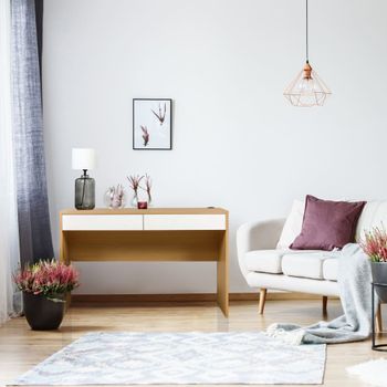 Escritorio con aspecto de madera blanco/roble