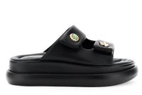zapatilla de piel con dos cierres de velcro y botones black