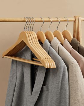 40 perchas con ranuras de madera maciza natural