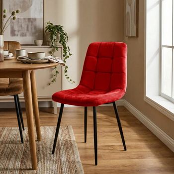 Silla con patas de metal y asiento en terciopelo rojo