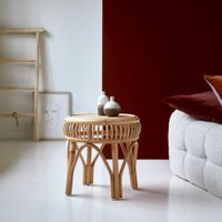 mesa auxiliar de ratan