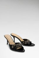 sandalias con cadena logo vanesy