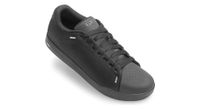 par de zapatillas giro deed negras