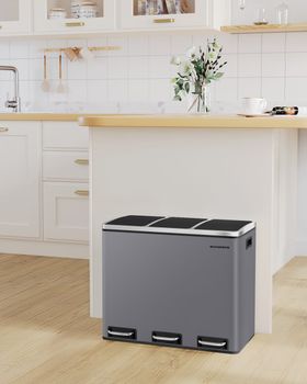 Cubo de basura con 3 compartimentos de acero de color gris y negro