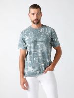 camiseta con logo estampado