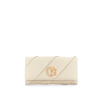 cartera efecto piel con solapa y logo metálico taupe