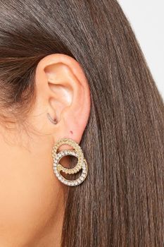 Pendientes Dorados De Anillas Adornadas Engarzadas