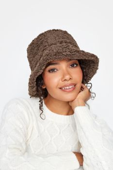 Gorro De Peluche Marrón