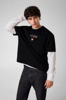 camiseta con logo estampado