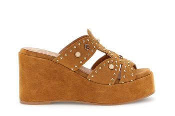 sandalias de cuña de ante con tachuelas y cabujones tan 35