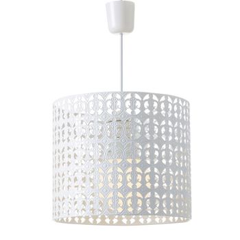 Lámpara de techo redonda de metal calado blanco de estilo árabe de 25x29 cm Ideal para dormitorio, salón o recibidor. Cable blanco de 60 cm. Casquillo E27. No incluye bombilla CasaSelección