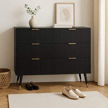 Zapatero negro con patas de madera y tiradores dorados