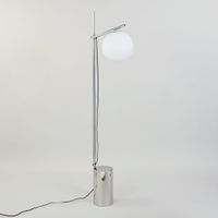 lampara de pie de acero plateado con esfera opaca 160 cm