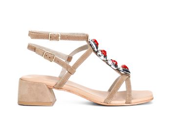 sandalias de ante con pedrería motivo 