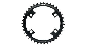 Plato  p   strong asimetrico east  strong    p on de 4 agujeros negro