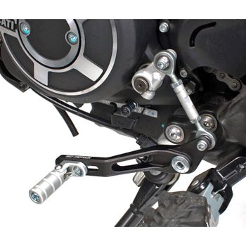 Pedal reposapiés Ducati Scrambler Desert Sled marcha SW-Motech