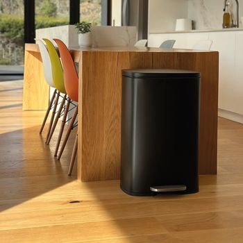 Cubo de basura de cocina de pedal negro  50l