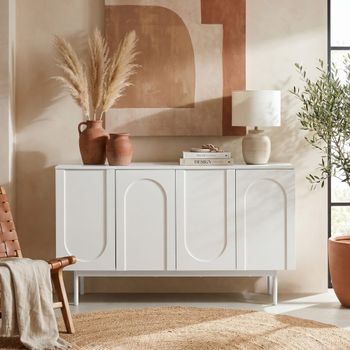 Aparador moderno con diseño en arco blanco de 4 puertas