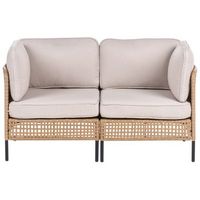 sofa de exterior de ratan sintetico 2 plazas estructura de metal cojines para el respaldo y el asiento olefina repelente al agua con reposabrazos beige claro omegana