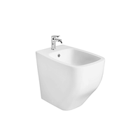 instalacion de bide a ras de pared de ceramica blanca mate
