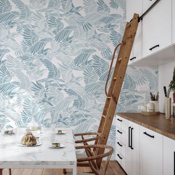 Papel pintado panorámico con una bandada de pájaros, azul ci